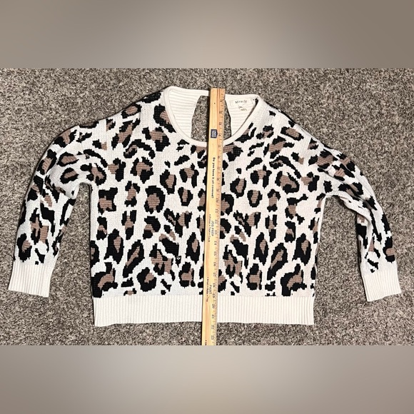 Miracle Plaza Party Leopard Cheetah Ivory Open Back Crew Neck Sweater! Size M/L. - Picture 10 of 15